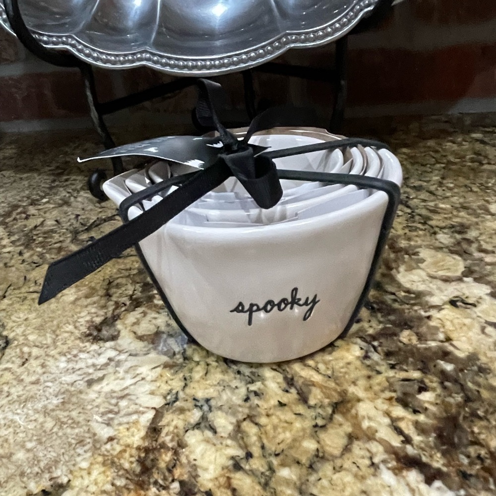 Rae Dunn BOO, SPOOKY, EEK, RIP halloween measuring cup set - NEW